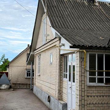 Продам цегляний будинок в м. Полонне