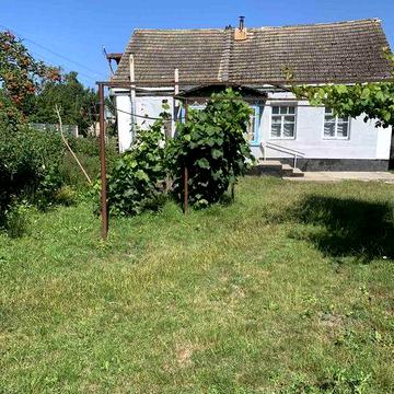 Продається будинок в селі Сутківці Ярмолинецького району, 40 кілометрів від міста