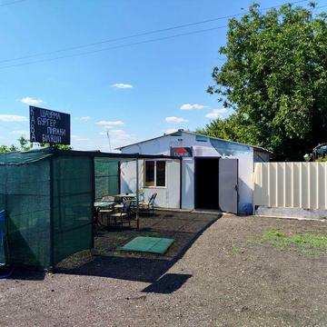 В продажі е гарний будинок,з власним бізнесом