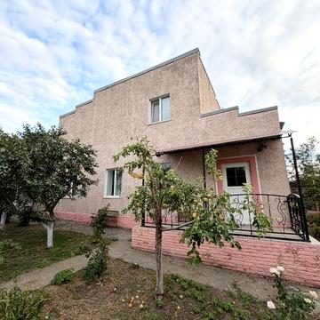 Продаж двоповерхового будинку