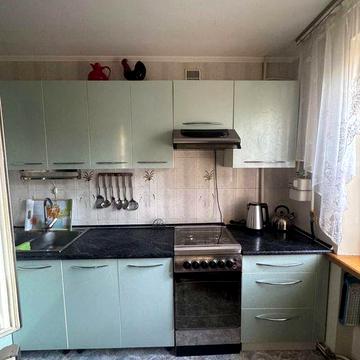 Сдам  в газовом доме,  со своим котлом отопления большую,,  уютную  2х комнатную квартиру