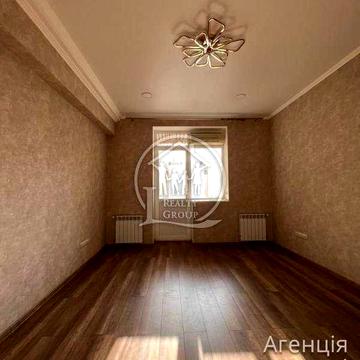Продаж 2х кімнатної Сталінки з автономкою + ГАРАЖ (96 квартал)