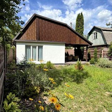 Продаж ділянки з будинком під лісом