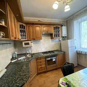 Продам. Среднефонтанская, 2/4 эт. д. «Сталинка», 57 м².