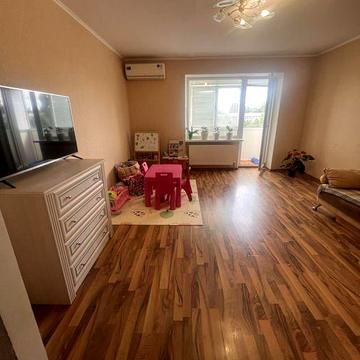 Продається простора 3-кімнатна квартира по вул. Кропивницького