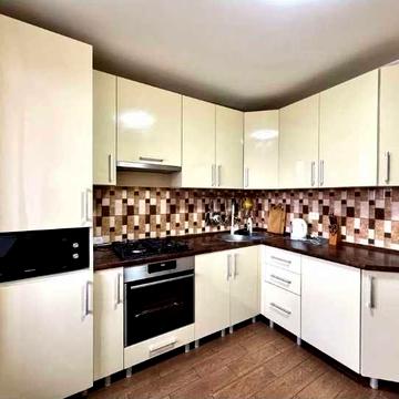 Продам 3х комн квартиру, Центр , м Левада (Гагарина) 3/9 с капит ремонтом