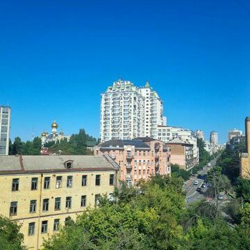 Продам квартиру  2-кімнатну квартира в центрі Києва — вул. Олександра Кониського, 83–85