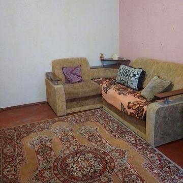 Здам 2кмн квартиру на Заливній на 1 поверсі