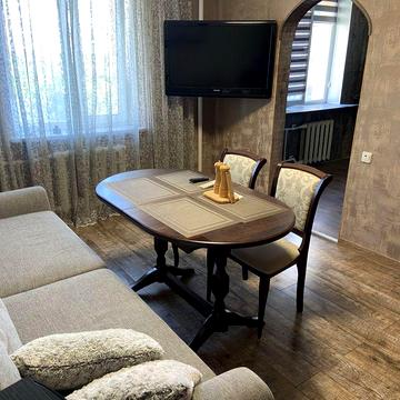 Продаж 4-кімнатної квартири на східному