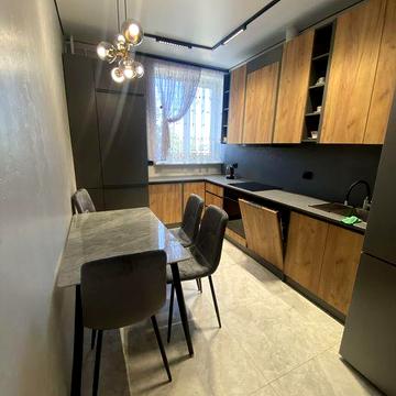 Вільна 2к квартира, перше поселення, паркомісце