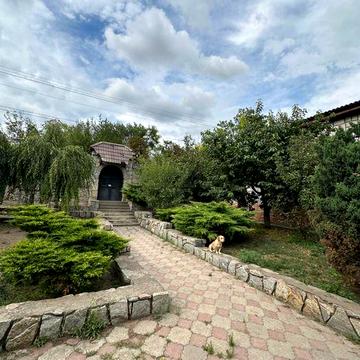 У продажу будинок + ангар для бізнесу.