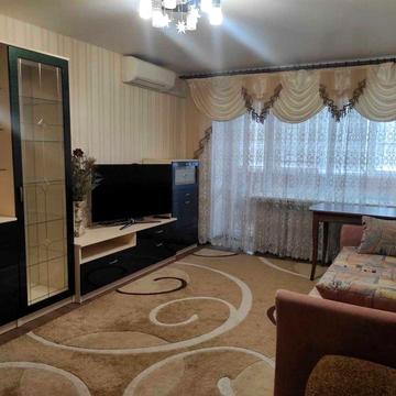 Перша здача квартири біля метро Лівобережна. Будинок цегляний, тихий затишний двір. Укриття поряд.