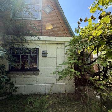 Продаж будинку з земельною ділянкою та новобудовою