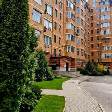• Продам!  2-кімнатна, центр