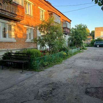 Продається 3-кімнатна квартира в самому центрі м. Деражня!