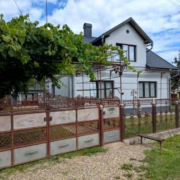 Будинок коваля повністю готовий до проживання.