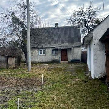 Будинок з присадибною ділянкою