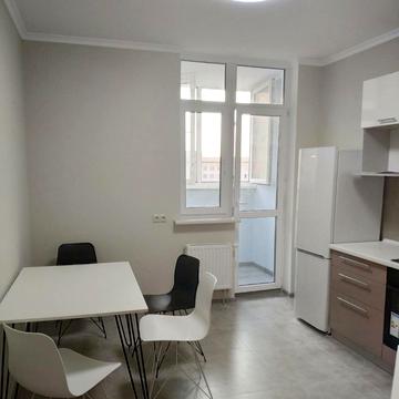 Сім'ї Кульженків вул. (Петра Дегтяренка), 35