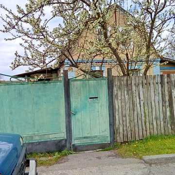 Пів будинку ,с.Засулля, центрі двір спільний