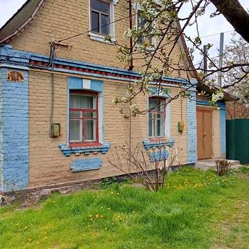 Пів будинку ,с.Засулля, центрі двір спільний