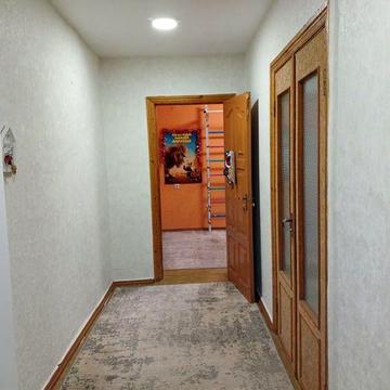 Продається 2-ох кімнатна квартира з видом на набережну та коморою