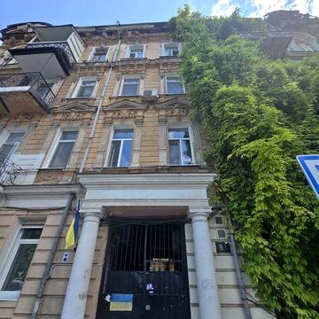 В продаже трёхкомнатная квартира на М. Арнаутской.