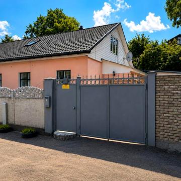 Продам будинок. Частину будинку в центрі міста 87м2.