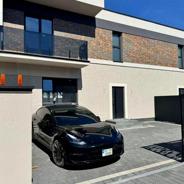 Продається нерухомість в сучасному містечку