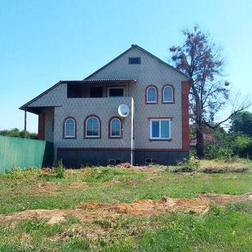 Продам двух этажный дом.