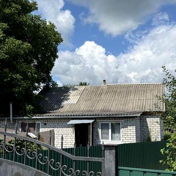 Продається будинок(розділений на дві половини)