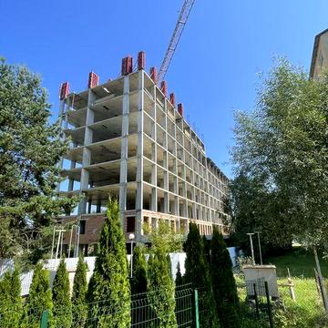 Продається простора 3 кімнатна квартира