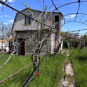 Цегляний будинок з ділянкою за 6 км від Одеси