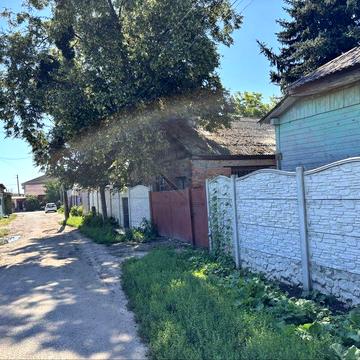 2 будинки в самому центрі , одна  велика ділянка смт Нова Водолага