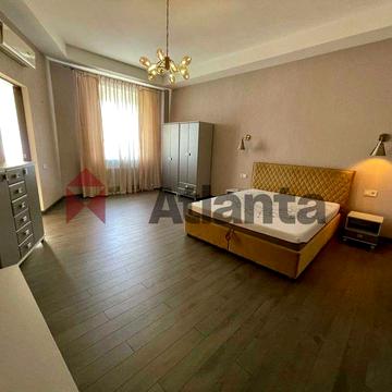 Французский б-р/Дунаева, 2 комнатная квартира 116 м², кухня 26 м², кирпичный 10 этажный дом