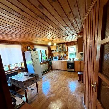 Продам частину будинку в м.Овруч(центральна вулиця міста)