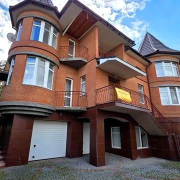 Продаж 3 поверхового будинку з верандою і ділянкою на 12 соток, 386 кв. м, 6 кімнат