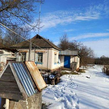 Садиба . Будинок із земельною ділянкою.