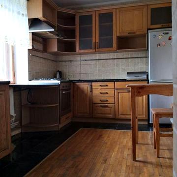 Сдам в аренду будинок з гаражем. Присутня трехфазна електролінія .
