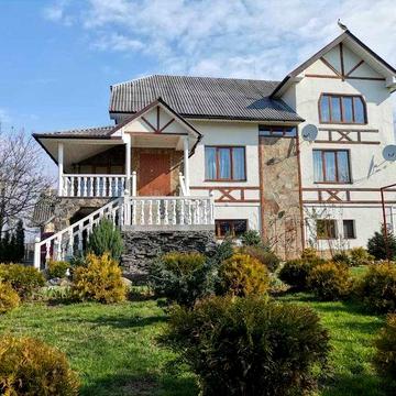 будинок в передмісті Калуш на березі р.Лімниця з прилеглою територією