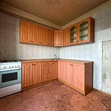 Продам трехкомнатную квартиру Новая Дарница