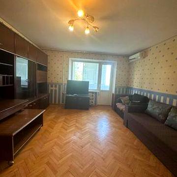 3-кімнатна, Бородинский, вул.Товариська, 64, Київський проект. Торг!