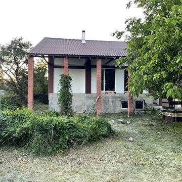 Обмін, продаж нового 2-поверхового будинку на 3 рівнях, 345 м²
