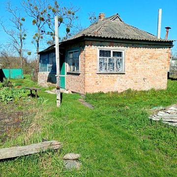 Будинок  біля Дніпра з земельною ділянкою