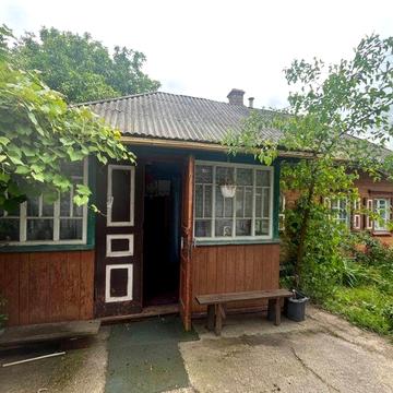 Продаж будинку з великою ділянкою