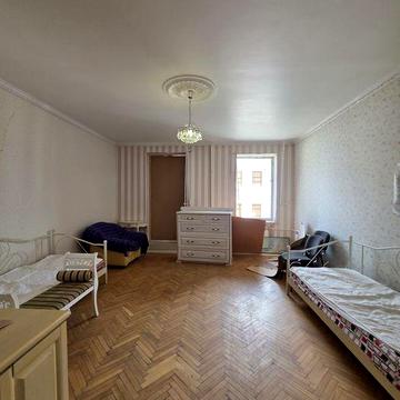 Продам 3-х комнатную квартиру в центре , площадь  Героев Небесной  Сотни