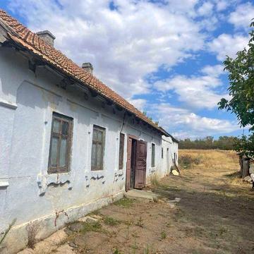 Одесса, ближайший пригород, жилой дом в центре села, на 35  сотках