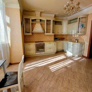 Центр, Чорновола 25, 3к квартира, 150 кв.м. 1000 у.о.