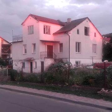 Продаж будинку в Лисиничах біля Львова – 204 м², 5 соток, перша лінія, під проживання або бізнес