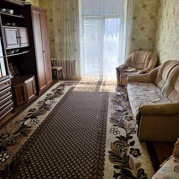 Сталінка на Кресі трикімнатна