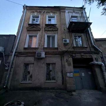 Продам  1к квартиру  жилом состоянии  за 15000  у.е  Центральная часть города